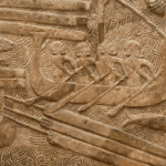 Nave fenicia in un bassorilievo da Kohrsabad (ca. VII s. a.C.).